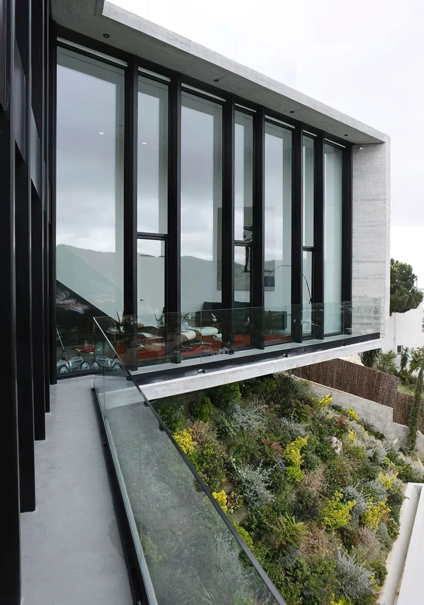 Avec quel type de façade les fenêtres noires s’accordent-elles? 